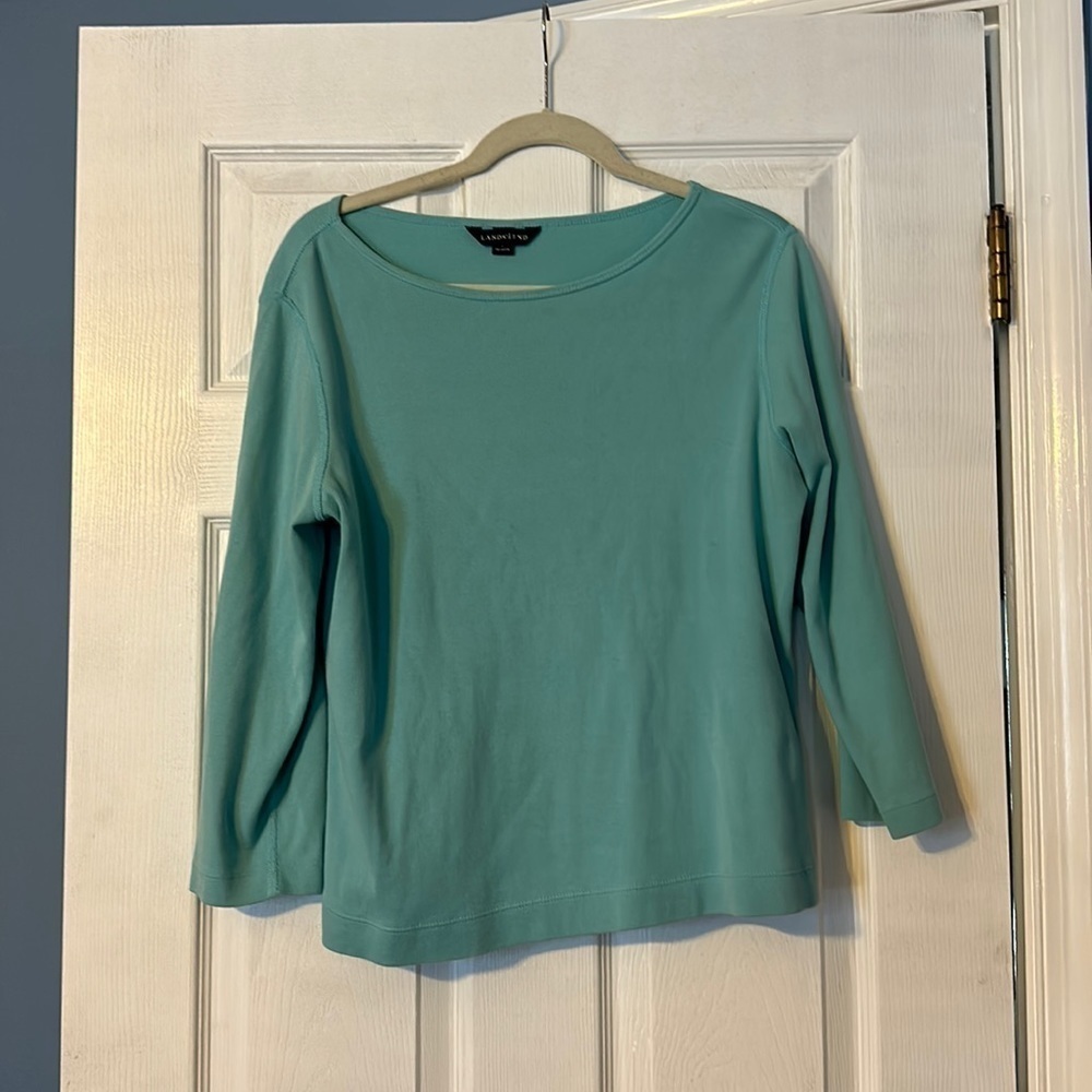 LANDS End womens tee; size medium 10-12
